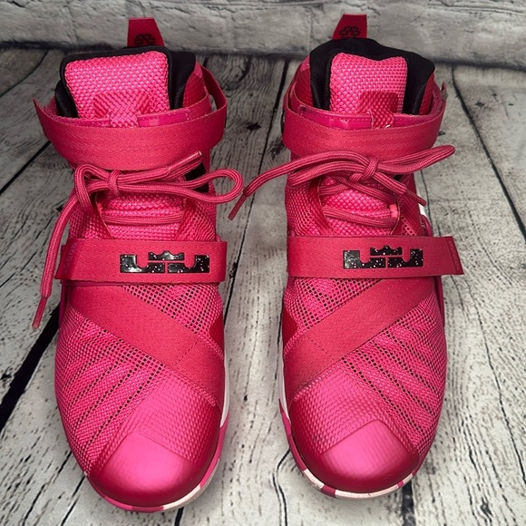 Nike LeBron Zoom Soldier 9 Think Pink Men’s Size 10 1/2 Basketball Sneakers - Picture 1 of 15